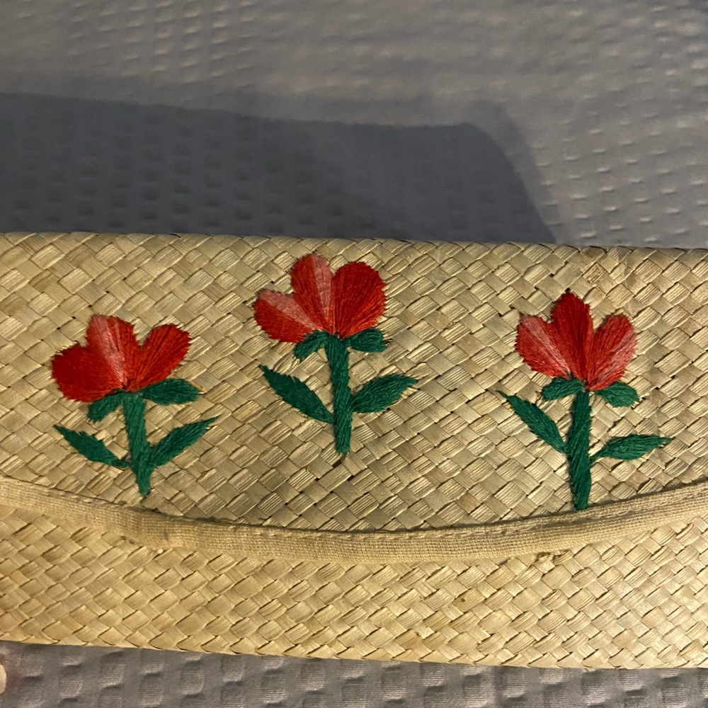 Floral Embroidered Straw Clutch